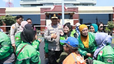 Polda Jatim Peduli Masyarakat Gelar Baksos Salurkan Bantuan untuk Ribuan Warga