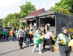 Polda Jatim Peduli Masyarakat Gelar Baksos Salurkan Bantuan untuk Ribuan Warga