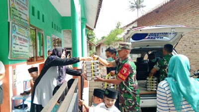 Babinsa Dampingi SPPG Curah Dami Salurkan 1.000 Paket Makan Bergizi Gratis ke Sekolah-sekolah