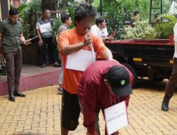 Tersangka Kasus Pembunuhan Agen Gas Elpiji di Duri Kepa Jalani Rekonstruksi, 18 Adegan Diperagakan di Depan Polsek Kebon Jeruk