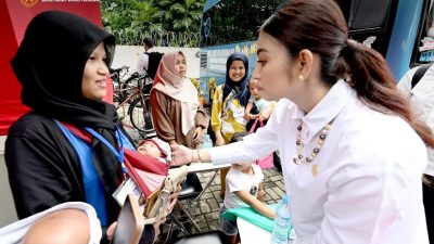 Selvi Gibran Rakabuming Monitoring Pemeriksaan Kesehatan Pekerja Perempuan