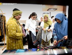 Ibu Selvi Gibran Rakabuming Meninjau UMKM,Pembuatan Batik Kina