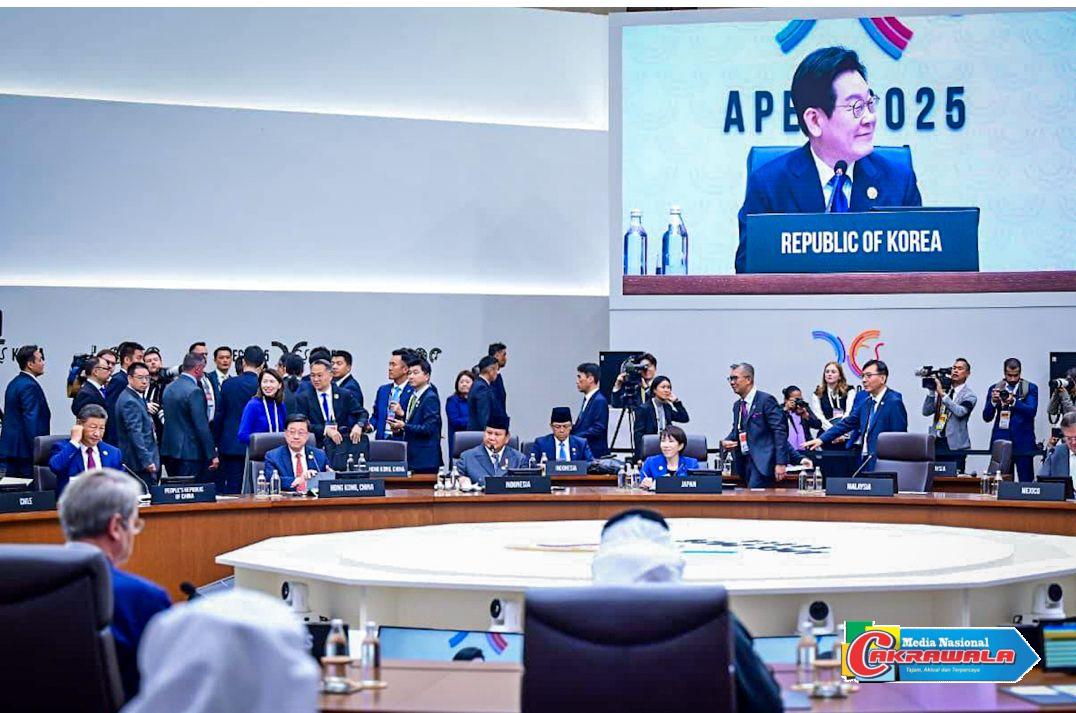 Presiden Prabowo Subianto disambut Presiden Republik Korea Lee Jae Myung saat menghadiri KTT APEC 2025 di Gyeongju.