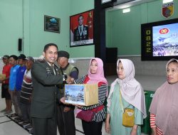 Kodim 0822 Gelar Bakti Sosial Pembagian Sembako dalam Rangka HUT TNI ke-80