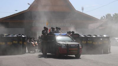 Brimob Polda Riau melaksanakan latihan Operasi Aman Nusa I di Mako Satbrimob untuk meningkatkan kesiapsiagaan personel menghadapi ancaman Kamtibmas.