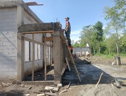 Babinsa Sertu Fauzi Kawal Revitalisasi SMK AZ-ZAHRO di Desa Locare