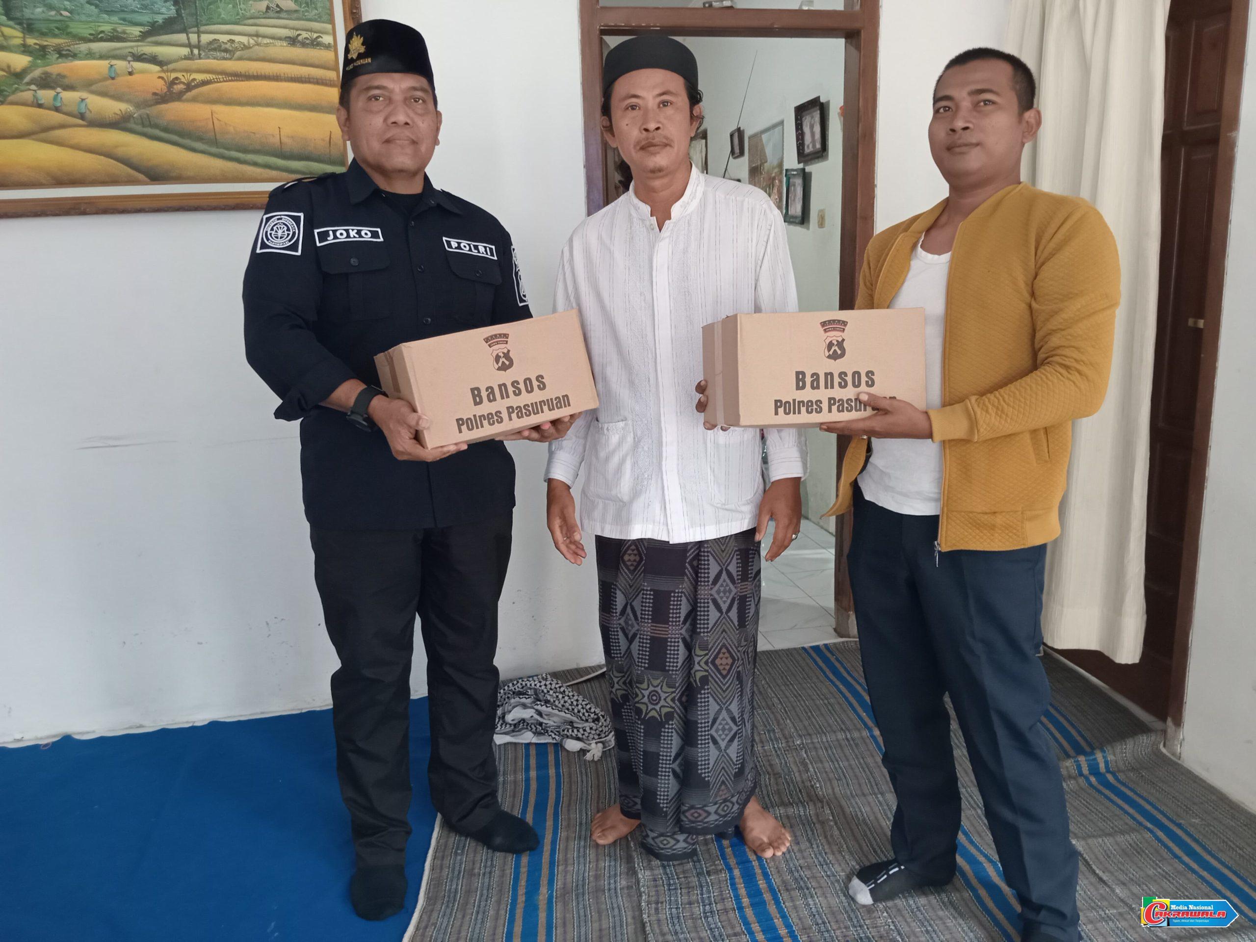 Polres Pasuruan dan insan media lawatan ke rumah duka rekan jurnalis sebagai wujud empati dan solidaritas.