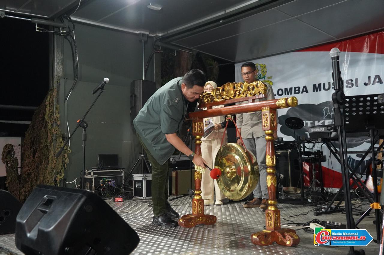 Gubernur Akmil Mayjen TNI Rano Tilaar membuka Lomba Musisi Jalanan HUT ke-68 Akademi Militer di Magelang