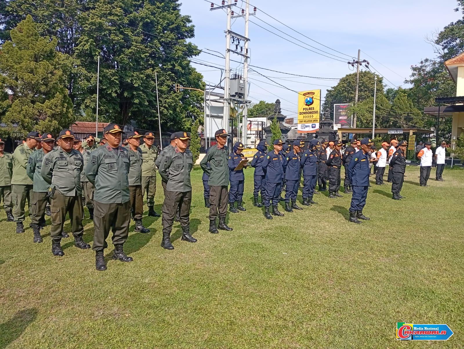 Perhutani KPH Bondowoso mengikuti apel gelar pasukan kesiapsiagaan tanggap darurat bencana hidrometeorologi bersama Forkopimda dan instansi terkait.