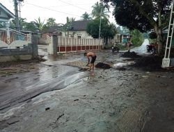 Terjadi Luapan Air  Bercampur Pasir di Jalan Desa Sumber Salak Kecamatan Ledokombo Kabupaten Jember