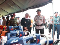 Kapolda Jatim Bersama Gubernur Tinjau Kesiapan Alat Mitigasi Bencana Hadapi Cuaca Ekstrem