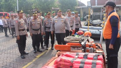 Kapolres Pasuruan memimpin Apel Kesiapan Tanggap Darurat Bencana 2025 bersama TNI, BPBD, dan Forkopimda di Mapolres Pasuruan.