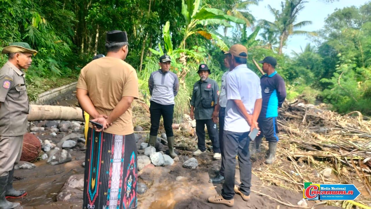 Banjir bandang pasir terjang Dusun Paluombu Jember, Camat dan Dinsos bergerak cepat beri bantuan logistik.