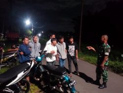 Patroli Malam Babinsa Koramil 04 Tenggarang Jaga Kamtibmas, Ingatkan Pemuda Hindari Alkohol dan Obat Terlarang