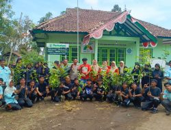 Perhutani KPH Bondowoso Dukung Penghijauan Sekolah, Serahkan Bibit Pohon ke SMAN 2 Situbondo