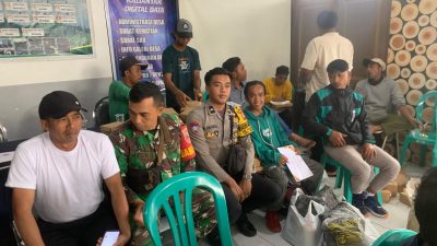 Babinsa Kalianyar dampingi warga belajar membuat pupuk organik untuk tingkatkan ketahanan pangan desa