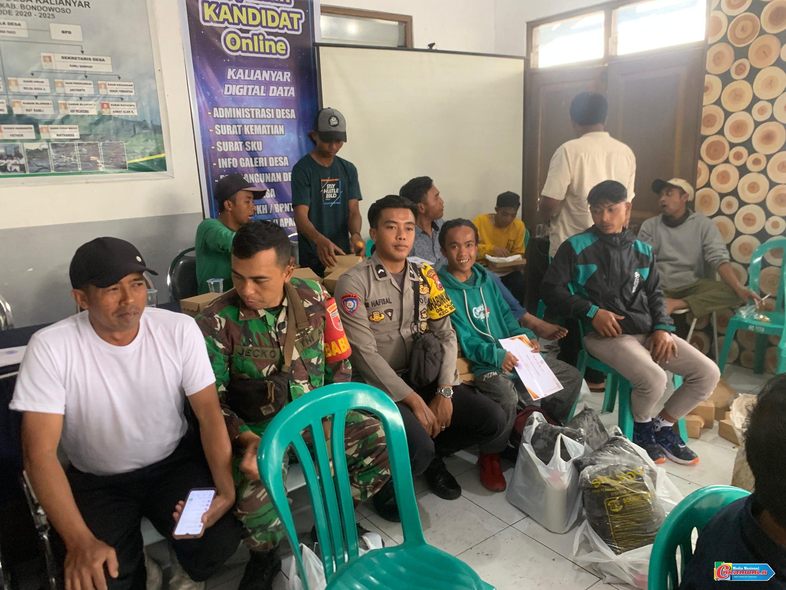 Babinsa Kalianyar dampingi warga belajar membuat pupuk organik untuk tingkatkan ketahanan pangan desa