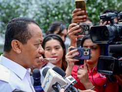 Presiden Prabowo Subianto menggelar rapat terbatas dengan sejumlah menteri Kabinet Merah Putih di Istana Merdeka