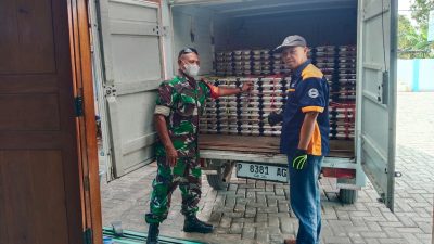 Babinsa Dampingi Pendistribusian Makan Bergizi Gratis ke Sekolah