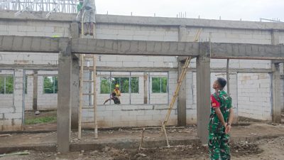 TNI Hadir untuk Pendidikan: Babinsa Awasi Progres Revitalisasi SMK AZ-ZAHRO Bondowoso