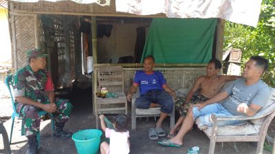 Dekat dengan Warga, Babinsa Serma Lugito Aktif Laksanakan Komsos di Koncer Kidul