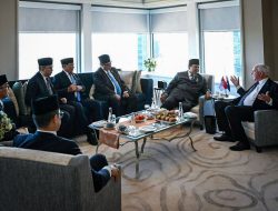 Presiden Republik Indonesia Prabowo Subianto menerima kunjungan mantan Perdana Menteri Australia Paul Keating