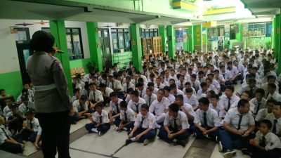 Operasi Zebra Jaya 2025, Satlantas Jakbar Sambangi SMPN 88 Beri Edukasi Tertib Lalu Lintas
