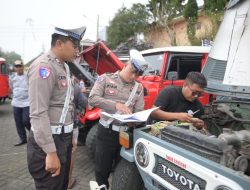 Jelang Nataru, Satlantas Pasuruan ‘Sidak’ Jeep Wisata Bromo