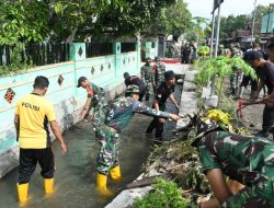 Karya Bakti HUT Ke-62 Korem 083/Bdj: Ratusan Personel Bersihkan Sungai, Sinergitas TNI–Polri–Masyarakat Makin Kokoh