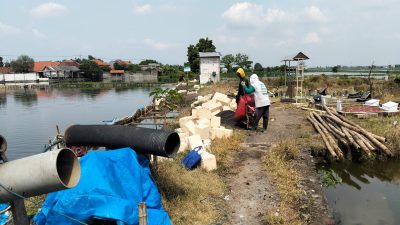 Realisasi Pembangunan Infrastruktur Tanggul Penahan Jalan Makam Timur Desa