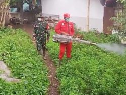 Babinsa Grujugan Gerak Cepat! Foging di Dadapan Tekan Ancaman DBD, Warga Puji Aksi Sigap Koptu Alam