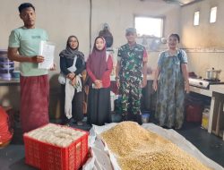 Babinsa Grujugan Dampingi UMKM Terima Sertifikat Halal: Warga Dakon Antusias, Ekonomi Lokal Siap Melaju