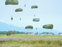 Menyerbu Dari Langit: Ratusan Prajurit TNI Terjun di Morowali