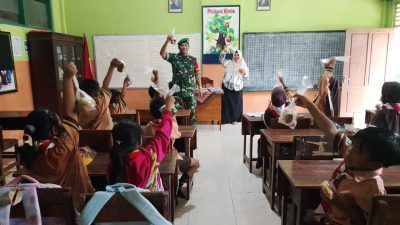 Babinsa Badean Dampingi Distribusi 2.057 Paket Makan Bergizi Gratis untuk Pelajar di Bondowoso