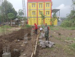 Tingkatkan Fasilitas Desa, Babinsa Petung Aktif Awasi Pembangunan di Curahdami