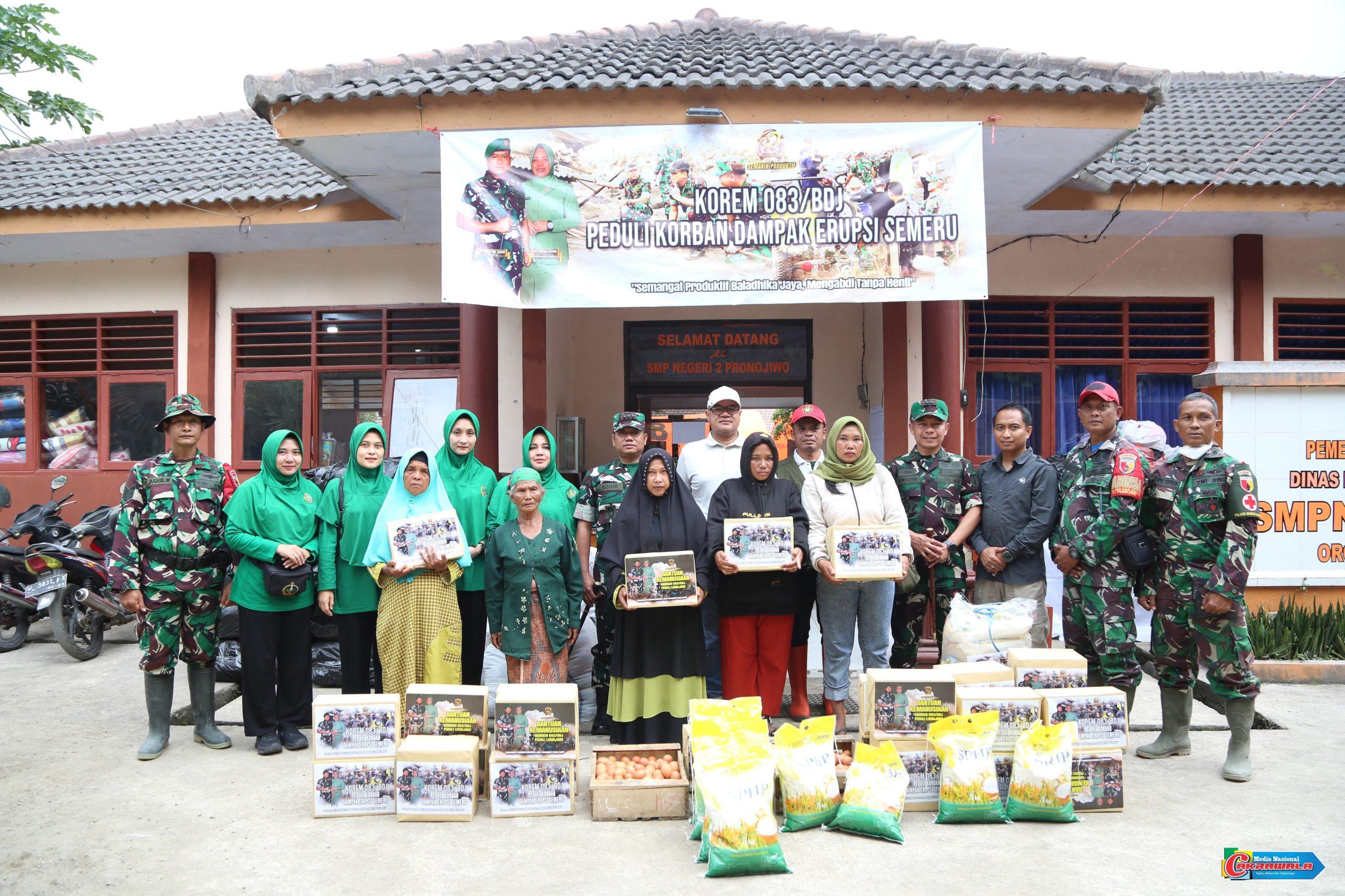 Danrem 083/BDJ Kolonel Inf Kohir meninjau penanganan bencana dan pengungsian erupsi Semeru di Lumajang