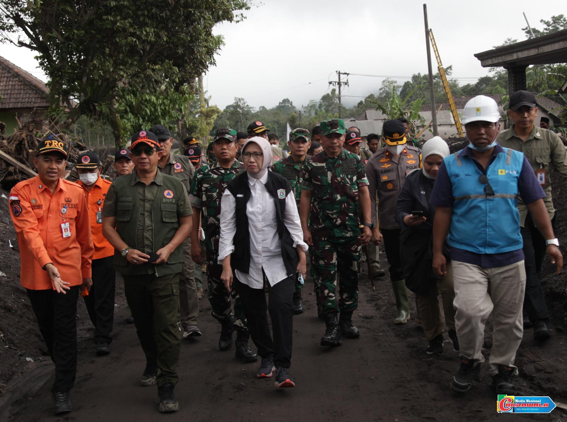 Kepala BNPB meninjau dampak erupsi Semeru di Pronojiwo