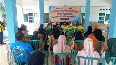 Babinsa dan tim kesehatan melaksanakan Verifikasi STBM Desa Tumpeng untuk mendukung lingkungan sehat.