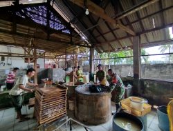 Babinsa 0822 Dampingi UMKM Tahu Azam Barokah Tingkatkan Produktivitas Warga