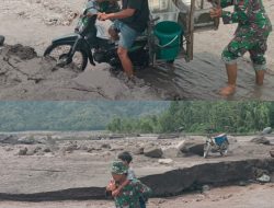 TNI Bantu Warga Lintasi Sungai Sumber Langsep, Wujud Kepedulian Satgas Pasca Erupsi Semeru
