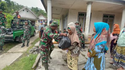 Kodim 0821 Bersama Polkes dan Kesdam V/Brawijaya Gelar Pemeriksaan Kesehatan serta Edukasi Kebencanaan di Supiturang