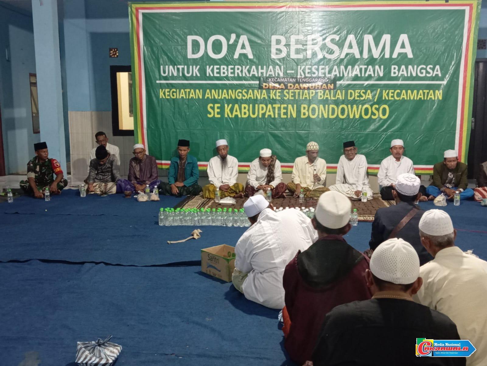 Doa bersama 200 jamaah di Balai Desa Dawuhan bersama Babinsa dan tokoh agama.