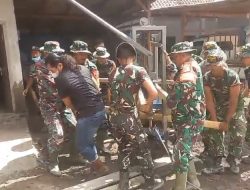 Aksi Cepat TNI: Rumah Warga yang Tertimbun Abu Semeru Dibersihkan Hingga Peralatan Berharga Diselamatkan
