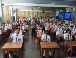 Police Goes to School: Polsek Taman Sari Tanamkan Kesadaran Hukum Sejak Dini di SMK Strada 2