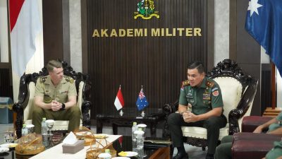 Akmil Lepas Instruktur Australia Kapten Kav Damon Radford