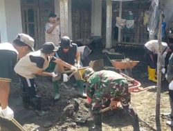 TNI Bersihkan Rumah Warga Terdampak Erupsi Semeru, Wujud Kepedulian untuk Pulihkan Kehidupan Masyarakat Supiturang