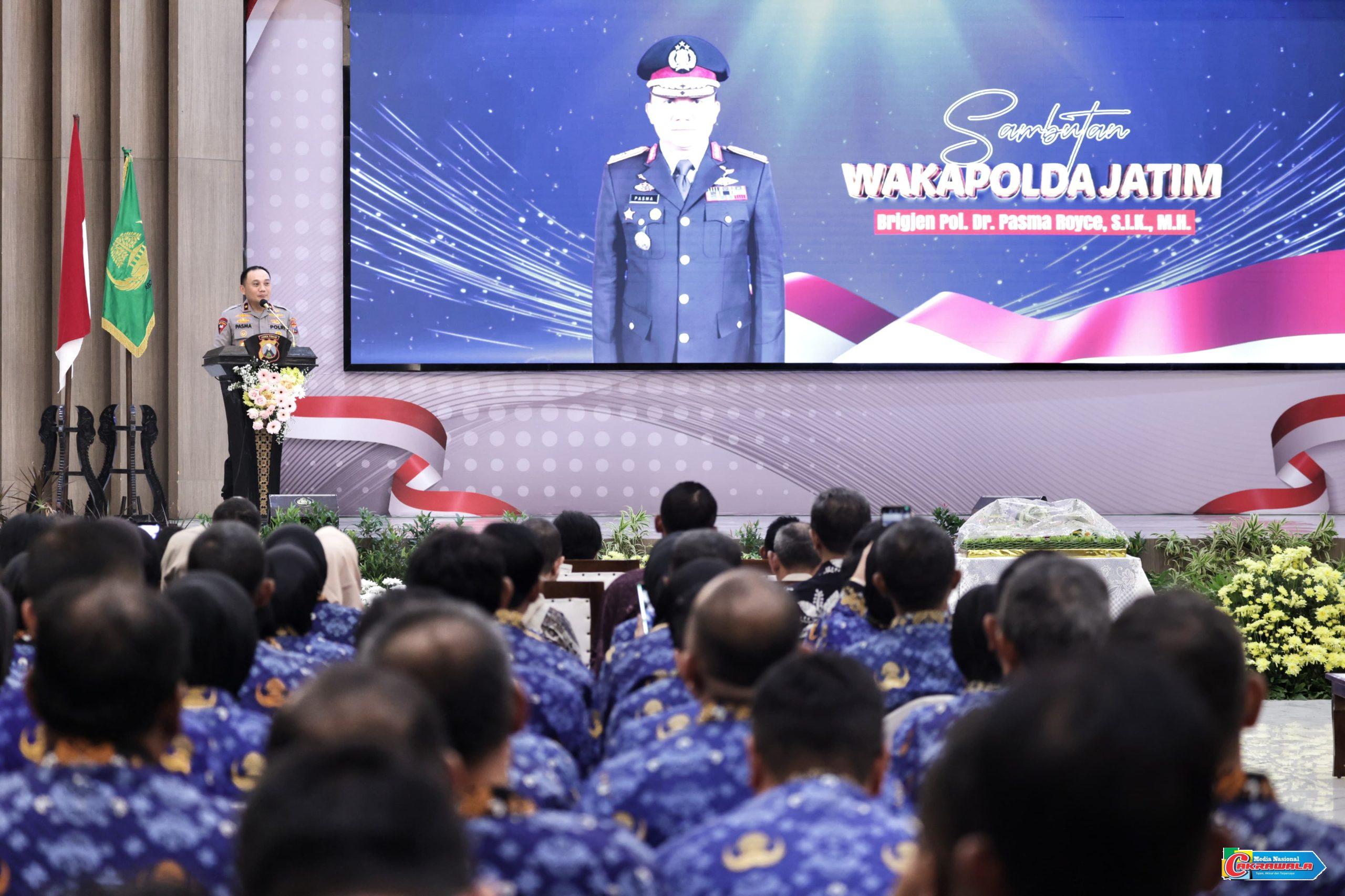 Wakapolda Jatim menghadiri tasyakuran HUT KORPRI ke-54 di Gedung Mahameru Polda Jatim.