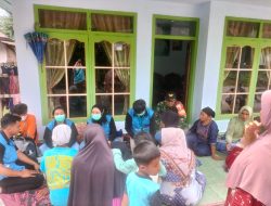 Babinsa Supiturang Dampingi Pemeriksaan Kesehatan Warga yang Mengungsi di Rumah Kerabat