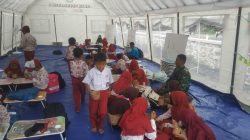 Kembalikan Senyum Anak Semeru, Kodim 0821 Dampingi Trauma Healing Mahasiswa Unej di Sekolah Darurat