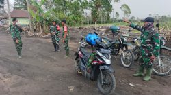 TNI Lakukan Penyekatan di Pertigaan Sumbersari untuk Antisipasi Lahar Dingin Semeru